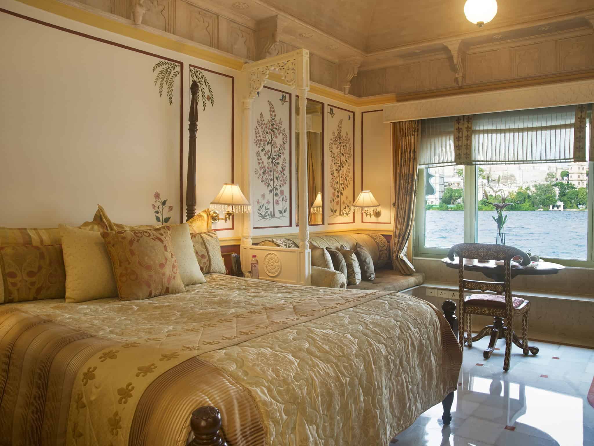 honeymoon top 10 romantic hotels Taj Lake Palace in India