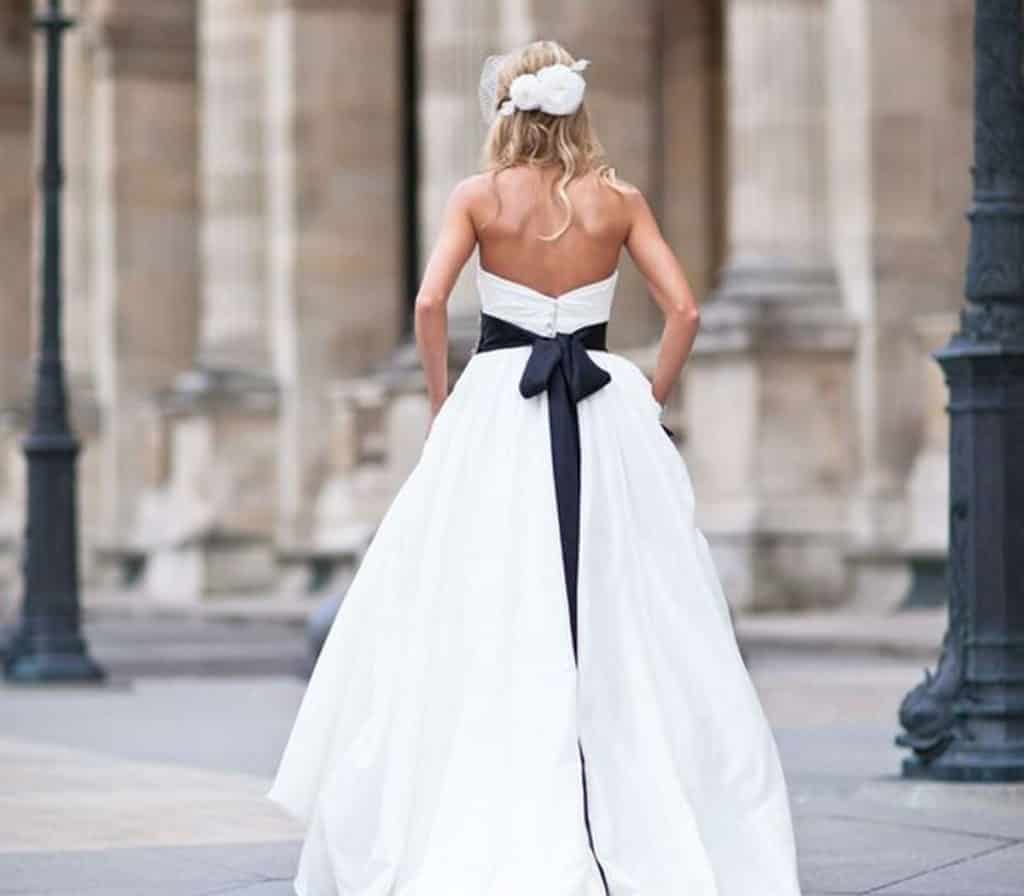 Πίσω στο μαύρο! Πώς το χρησιμοποιούμε στο γάμο!