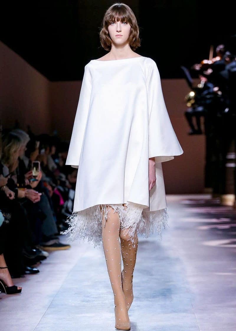 bridal-fashion-details-3 κοντό νυφικό με φτερά στο κάτω μέρος από τον οίκο Givenchy