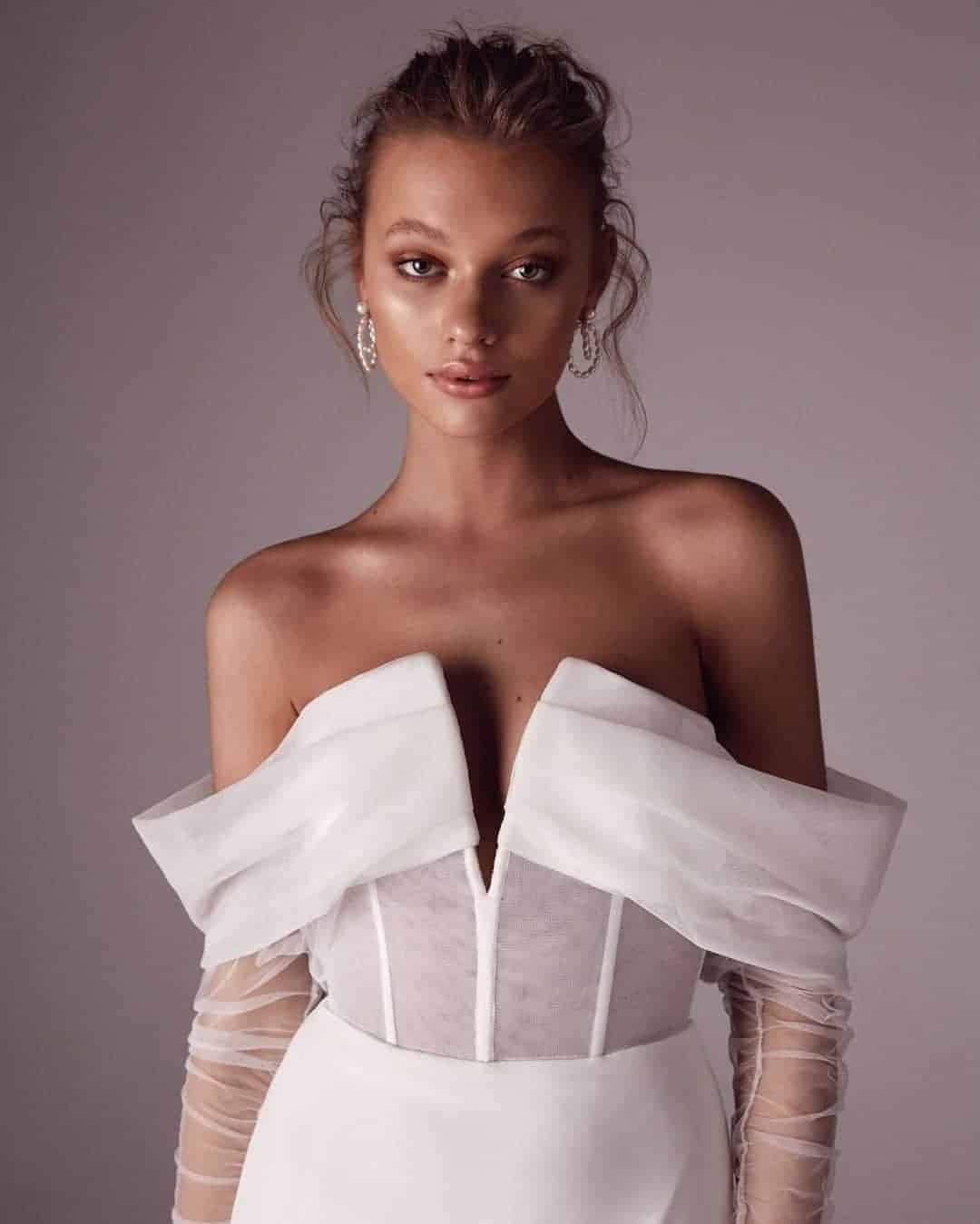 bridal-fashion-details-5 a wedding dress with V opening by One Day Bridal