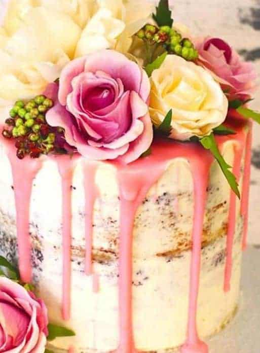 γαμήλια τούρτα με λουλούδια