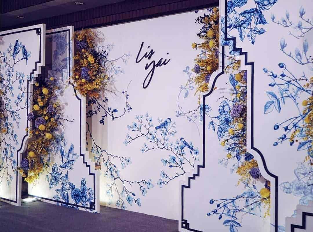 wedding decoration in china blue theme with dried flowers