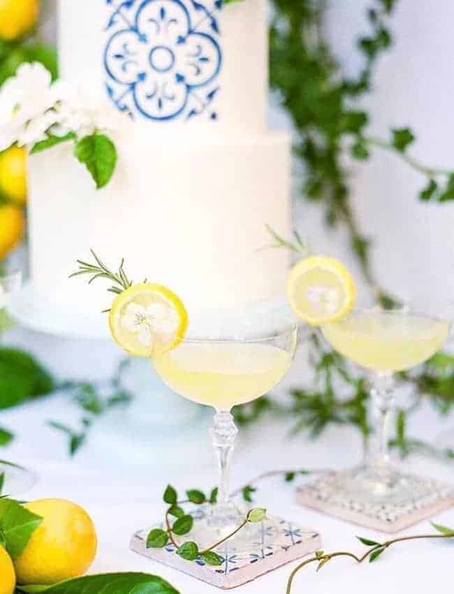 wedding cake with lemon cocktails