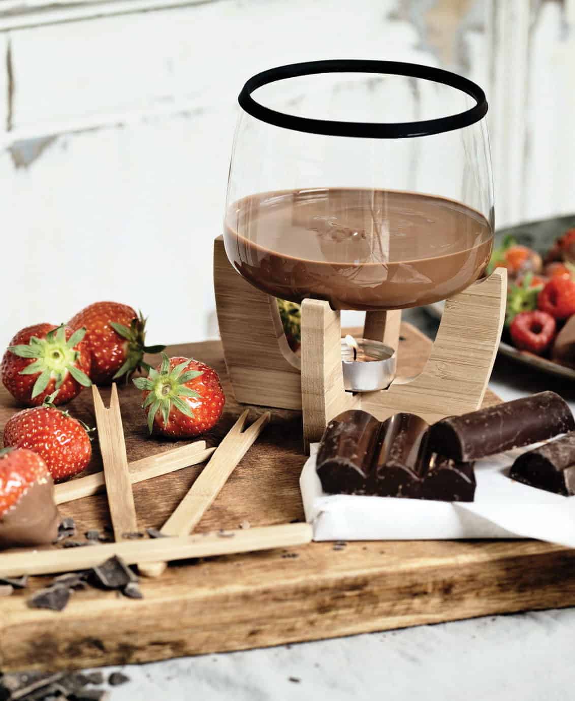reception-interactive-catering-stations5 wedding catering station chocolate fondue