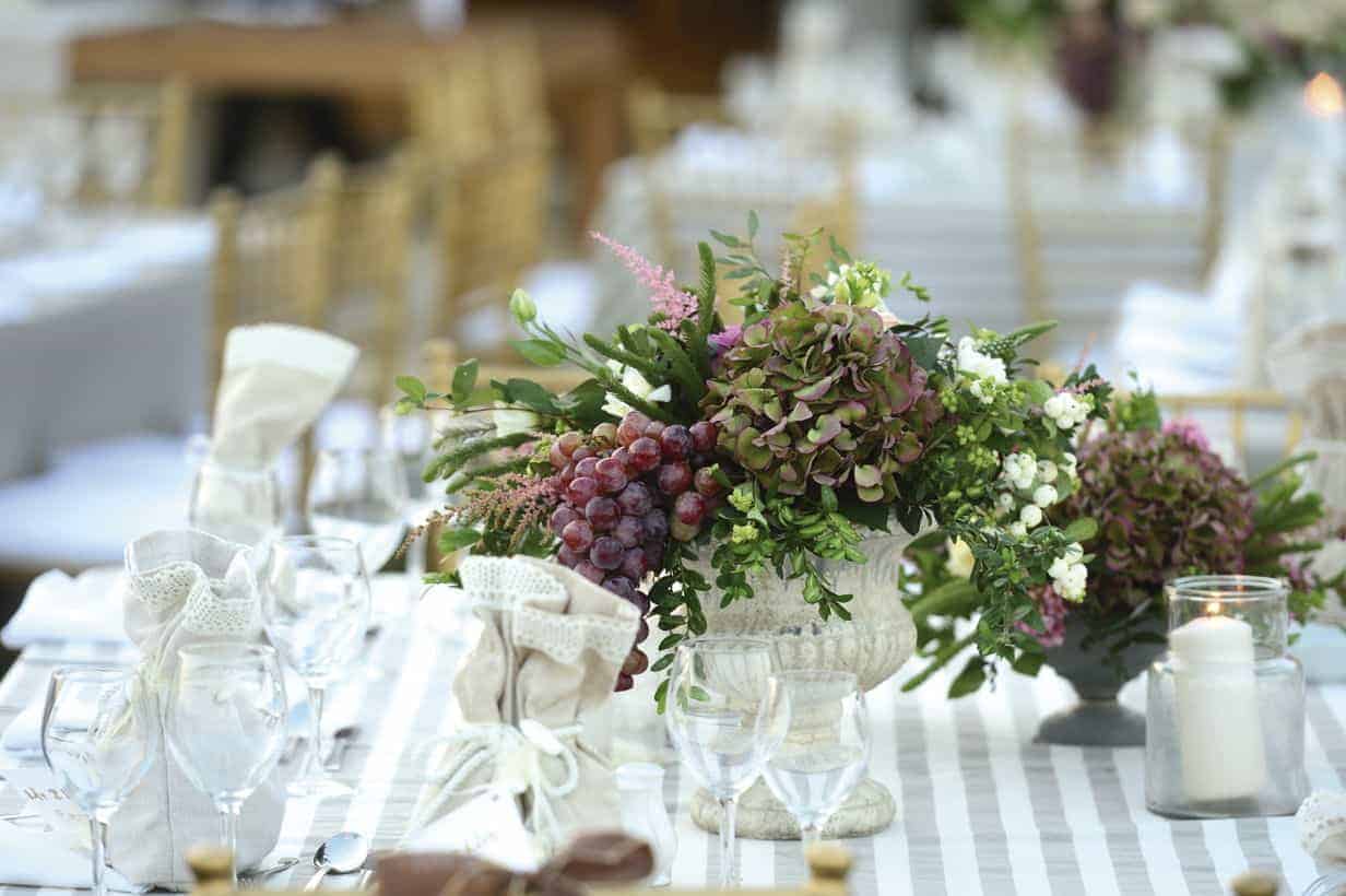 shabby-chic-romantic-1 wedding table decoration with fruits