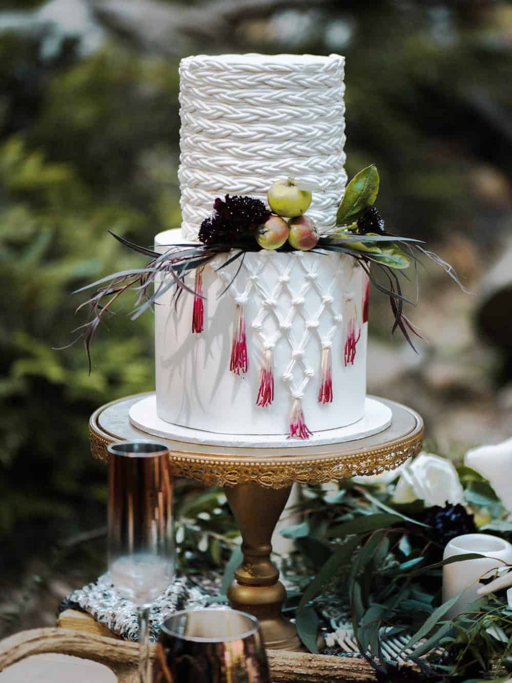 wedding-cakes-styles-10 wedding cake with crochet texture and fruits