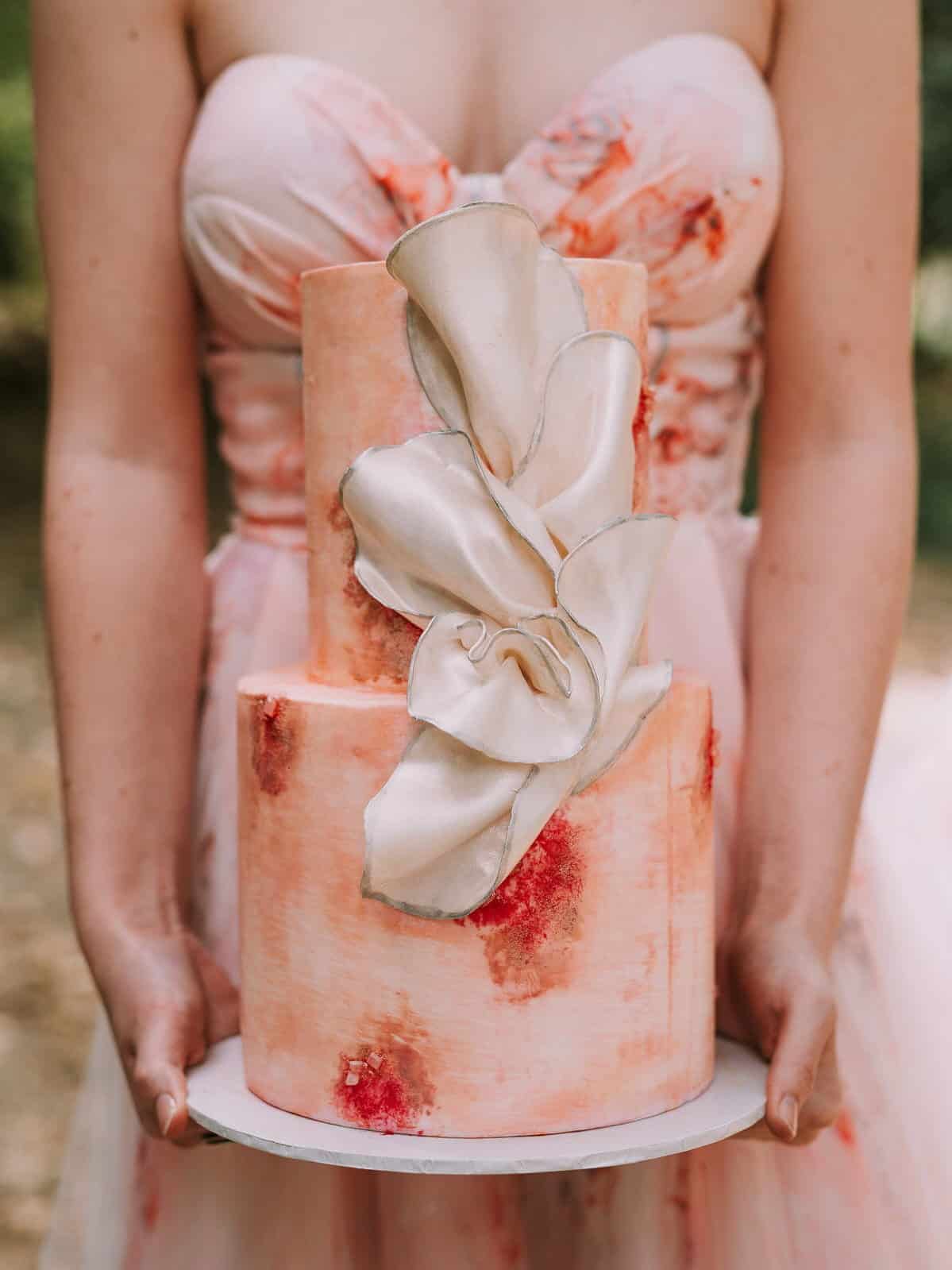 wedding-cakes-styles-13 wedding cake with the same texture of the dress