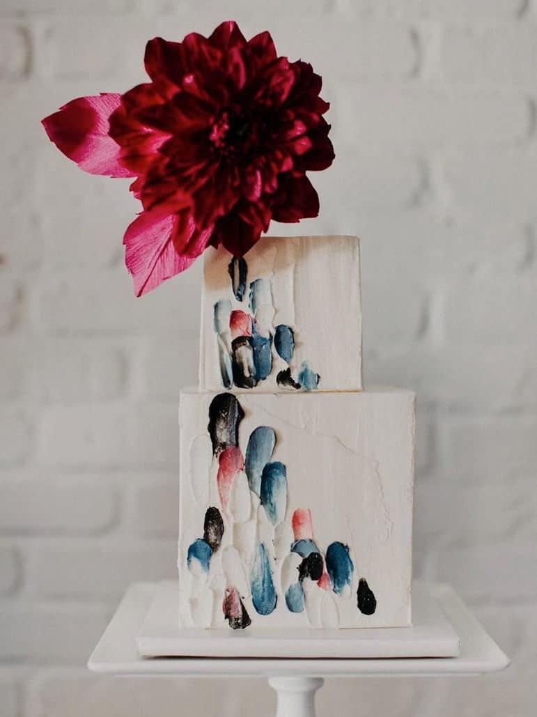 CREATOR: gd-jpeg v1.0 (using IJG JPEG v62), quality = 100 wedding cake with colour touches of blue and bordeaux flower