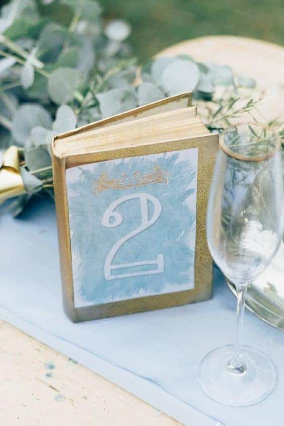 wedding dinner table numbering using a notebook