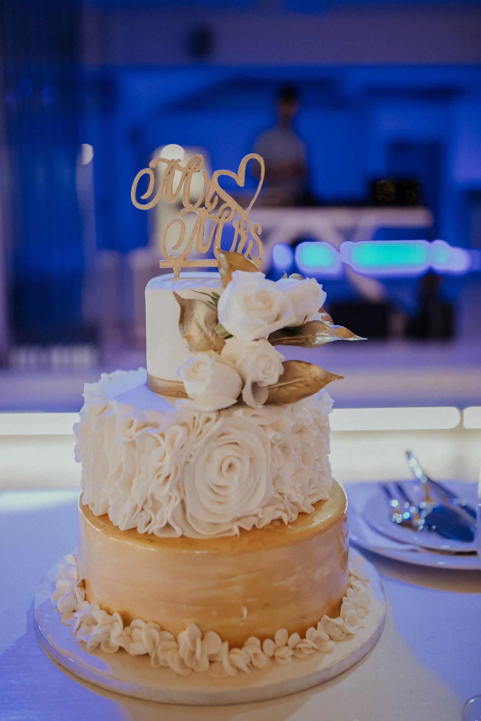 white-gold-seaside-6 wedding cakes with white roses